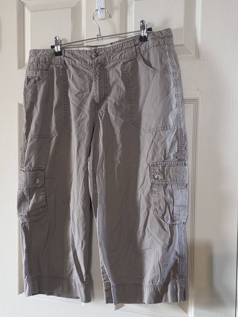 Columbia Women's Taupe Cargo Capris